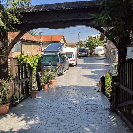 Camping Robinson Country Club Oradea Exteriör bild