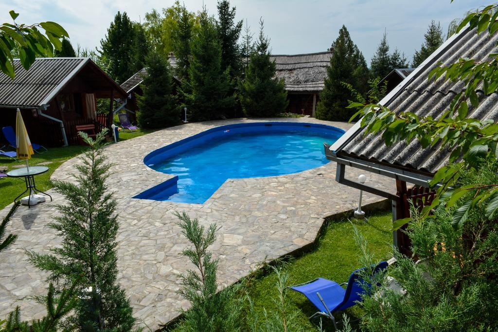 Camping Robinson Country Club Oradea Exteriör bild