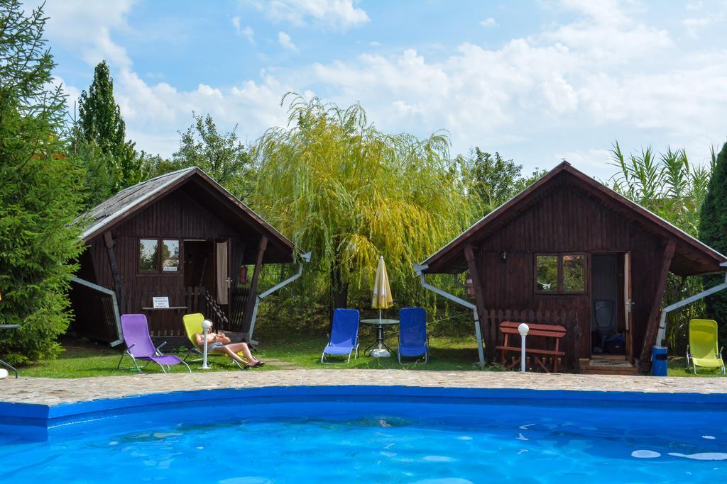 Camping Robinson Country Club Oradea Exteriör bild