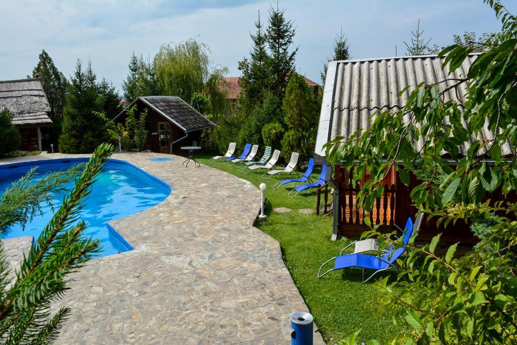 Camping Robinson Country Club Oradea Rum bild