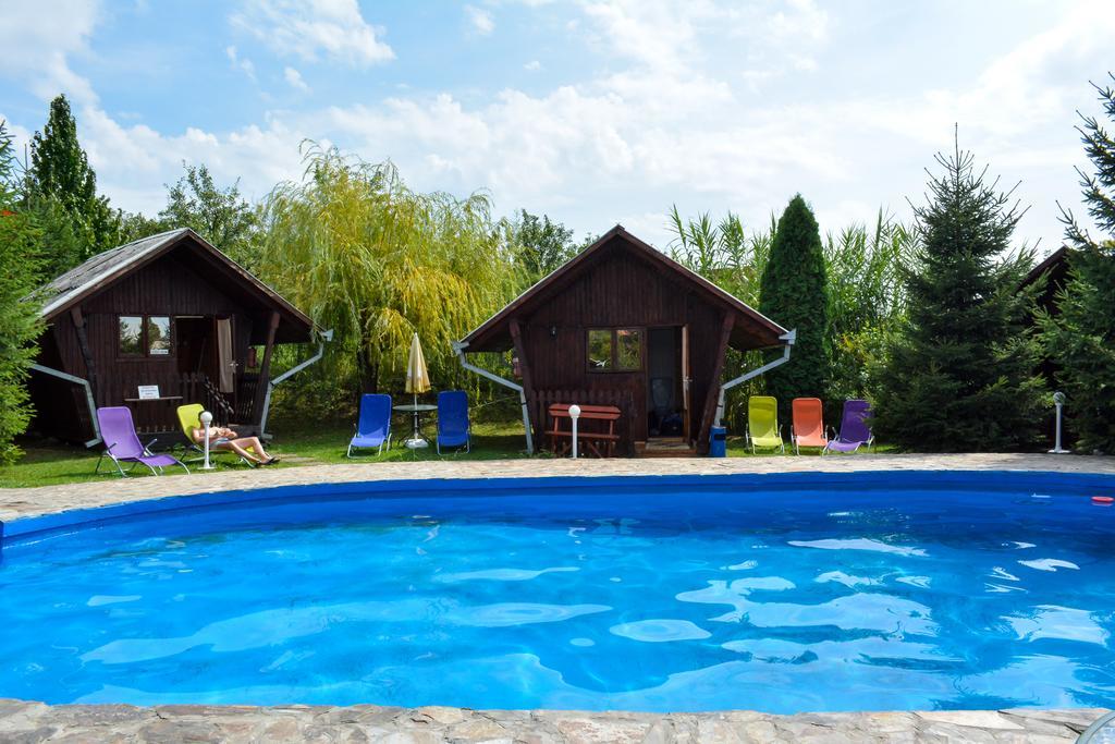 Camping Robinson Country Club Oradea Exteriör bild