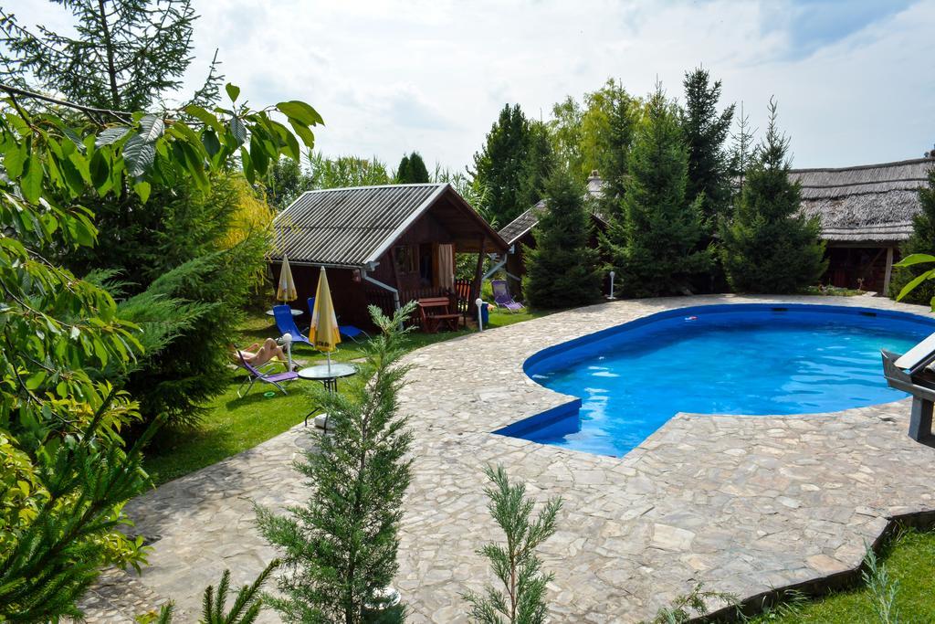 Camping Robinson Country Club Oradea Exteriör bild