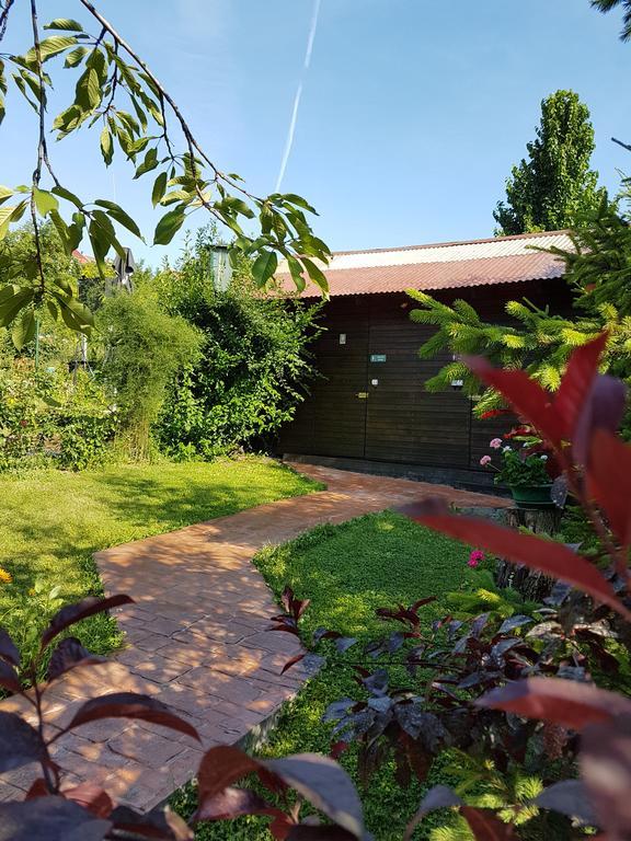 Camping Robinson Country Club Oradea Exteriör bild