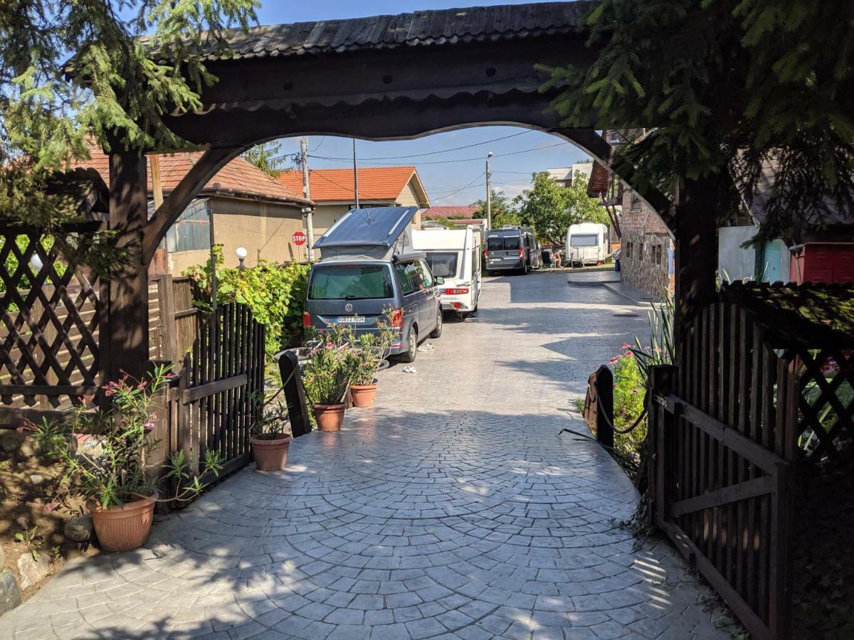 Camping Robinson Country Club Oradea Exteriör bild