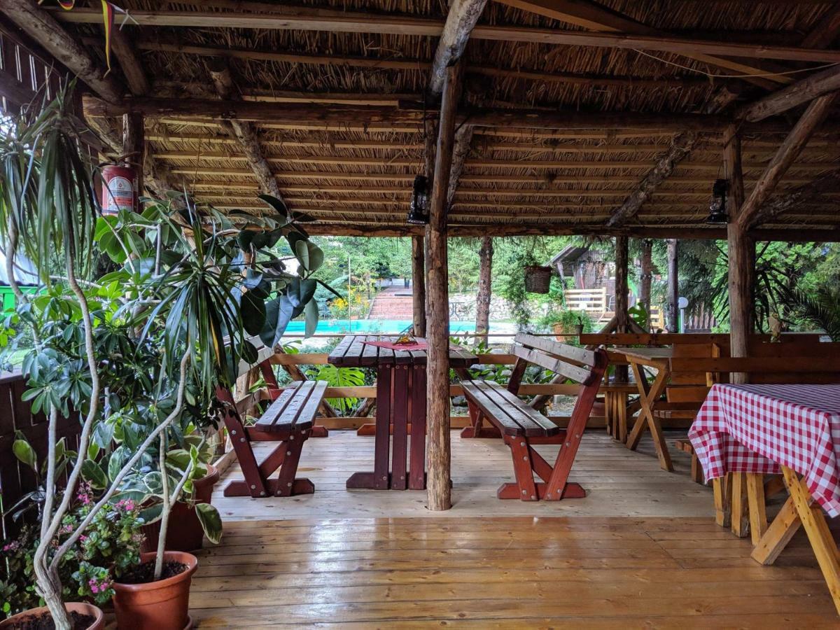 Camping Robinson Country Club Oradea Exteriör bild